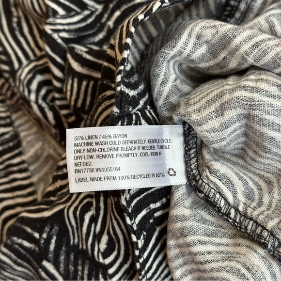 a new day Black and White Wave Print Women's Shorts - Picture 5 of 7